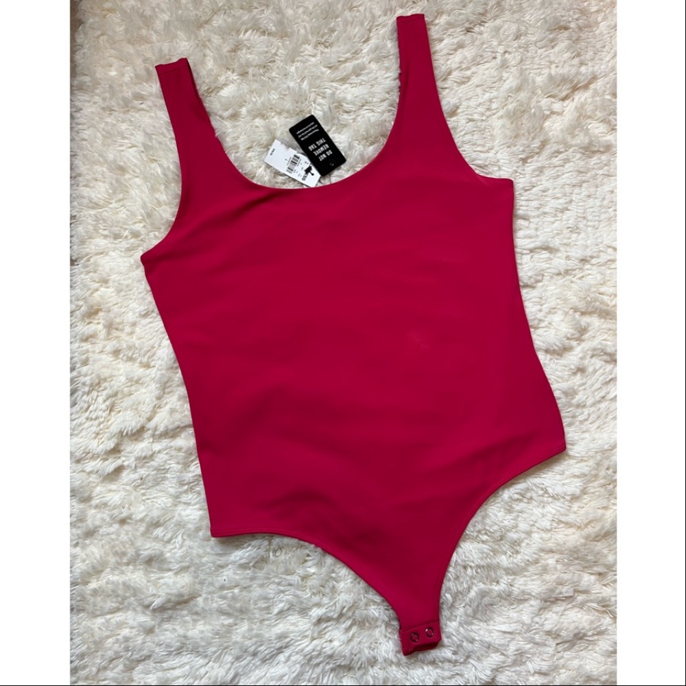 Express Women’s Size Large Pink Body Contour Bodysuit Sleeveless NWT